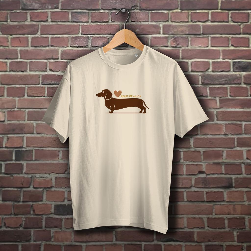 Dackel T-Shirt Für Sie & Ihn - Oversize Mit Heart Of A Lion Print Motiv Alle Fans Und Hundebesitzer Ein Charmante Geschenkidee Dackel T-Shirt Für Sie & Ihn - Oversize Mit Heart Of A Lion Print Motiv Alle Fans Und Hundebesitzer Ein Charmante Geschenkidee von Glamartshopgeschenke