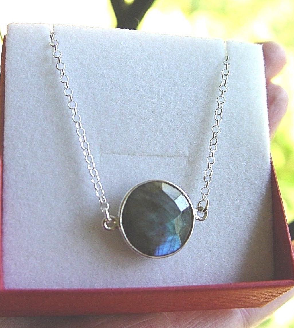 Labradorit Anhänger Sterling Silber Rolo Kette, Blau-Grüner Blitz von Glamgemtastic