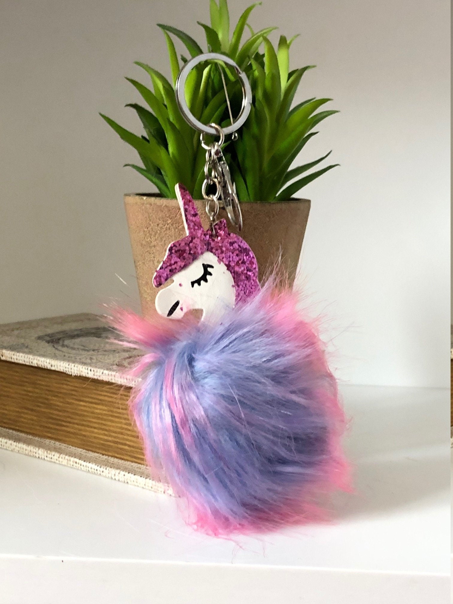 Einhorn Schlüsselanhänger/Pom Pom Schlüsselanhänger/Einhorn Schlüsselanhänger/Sparkles/Pink Glitter Gesicht Einhorn Schlüsselanhänger/Pom Pom Schlüsselanhänger/Einhorn Schlüsselanhänger/Sparkles/Pink Glitter Gesicht von GlammasVintageShop