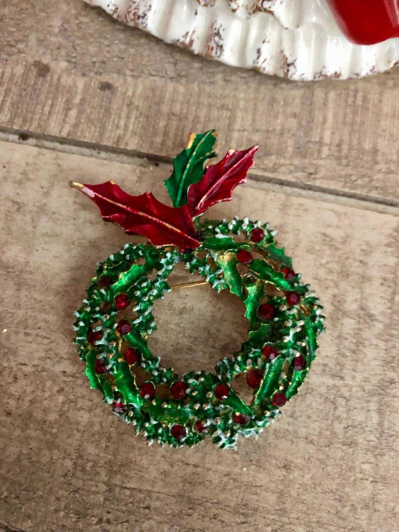 Vintage Weihnachten Holly Berry Kranz Brosche Vintage Weihnachten Holly Berry Kranz Brosche von GlammasVintageShop