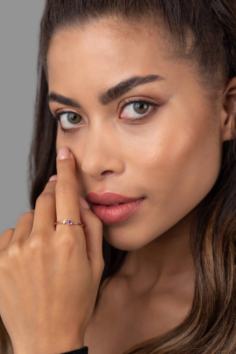 Anfangsgeburtssteinring Benutzerdefinierte Edelsteinring Name Anfangsring Buchstabenring Mit Ihrem Geburtsstein Personalisiertes Geschenk von Glamoristic