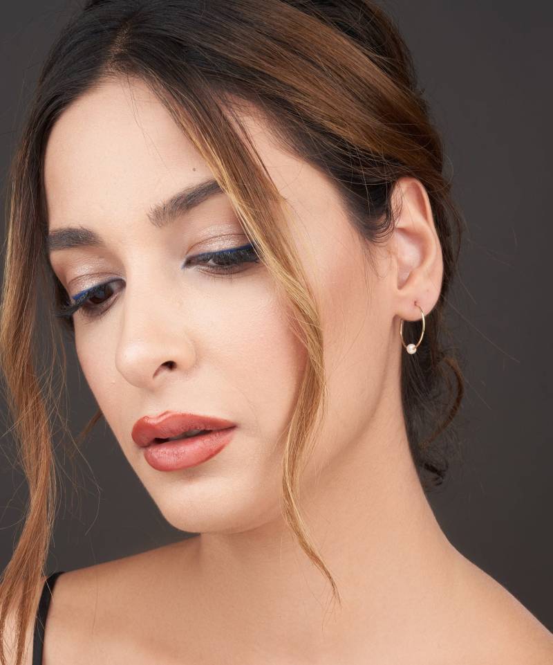 Huggie Hoop Ohrringe Mit Schwimmenden Einzelperlen Jugend Süßwasser Zuchtperle Für Frauen Brautjungfer Schmuck Zierlichem Design von GlamoristicGold