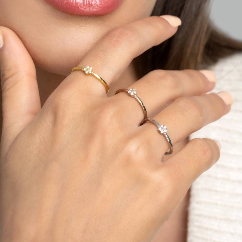 Gänseblümchen-Diamantblumenring Stapelbares Zierliches Diamantband Perfektes Geschenk Für Sie von GlamoristicGold