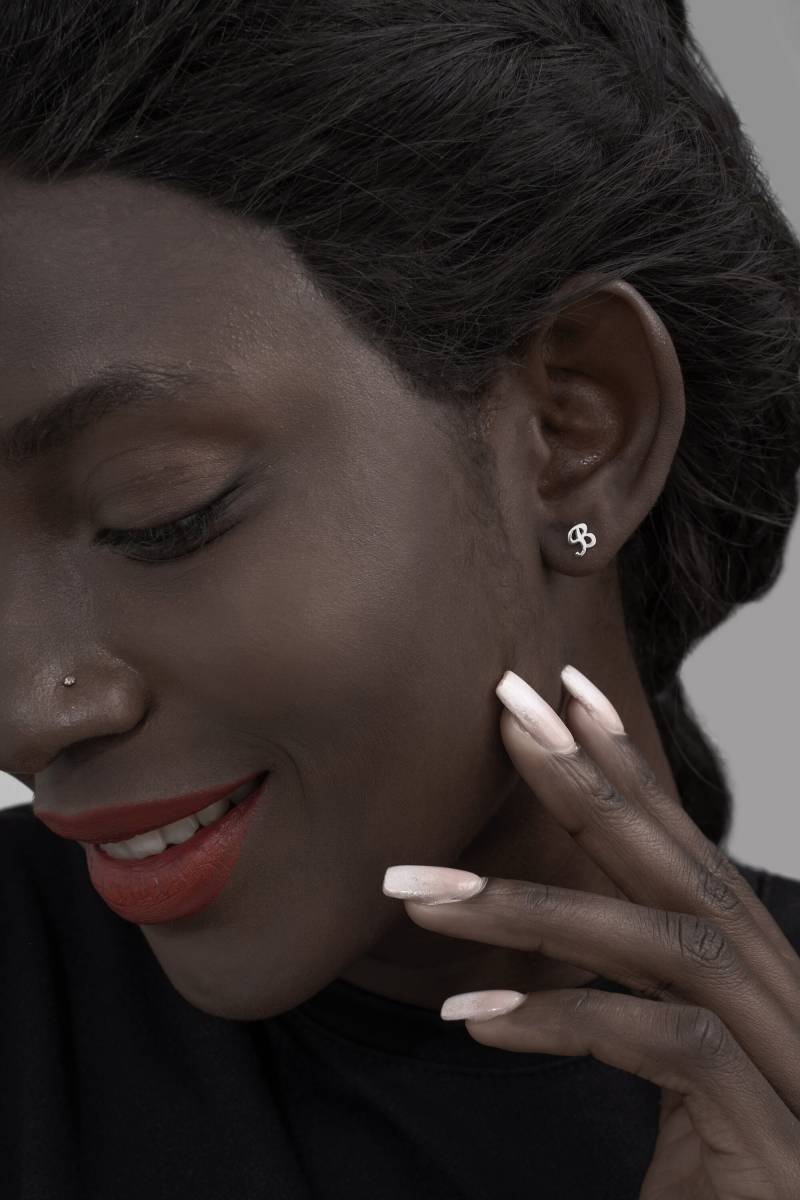 Script Initial Ohrstecker Zierliche Buchstaben Personalisiertes Namensgeschenk Für Sie von GlamoristicGold