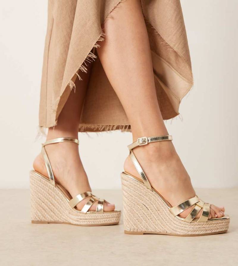 Glamorous Wide Fit - Espadrilles-Sandalen in Gold mit Keilabsatz-Goldfarben von Glamorous Wide Fit