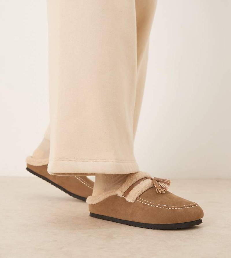 Glamorous Wide Fit - Flauschige Mules zum Hineinschlüpfen in Taupe, weite Passform-Brown von Glamorous Wide Fit