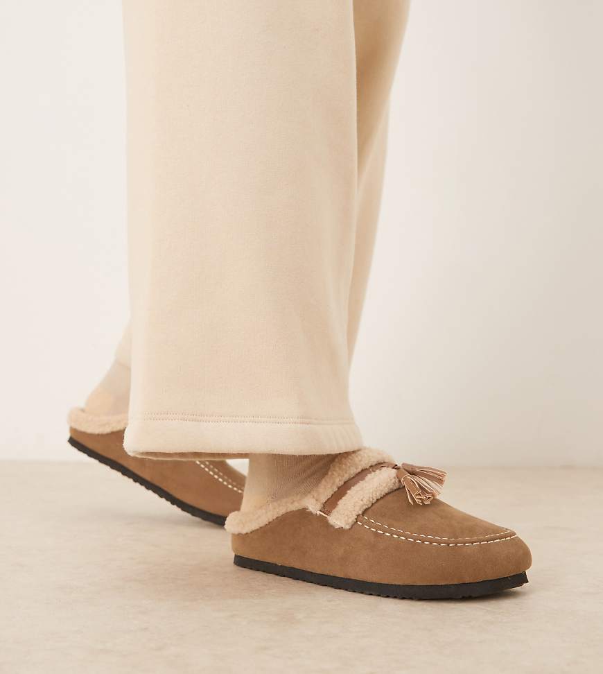 Glamorous Wide Fit - Flauschige Mules zum Hineinschlüpfen in Taupe, weite Passform-Brown von Glamorous Wide Fit