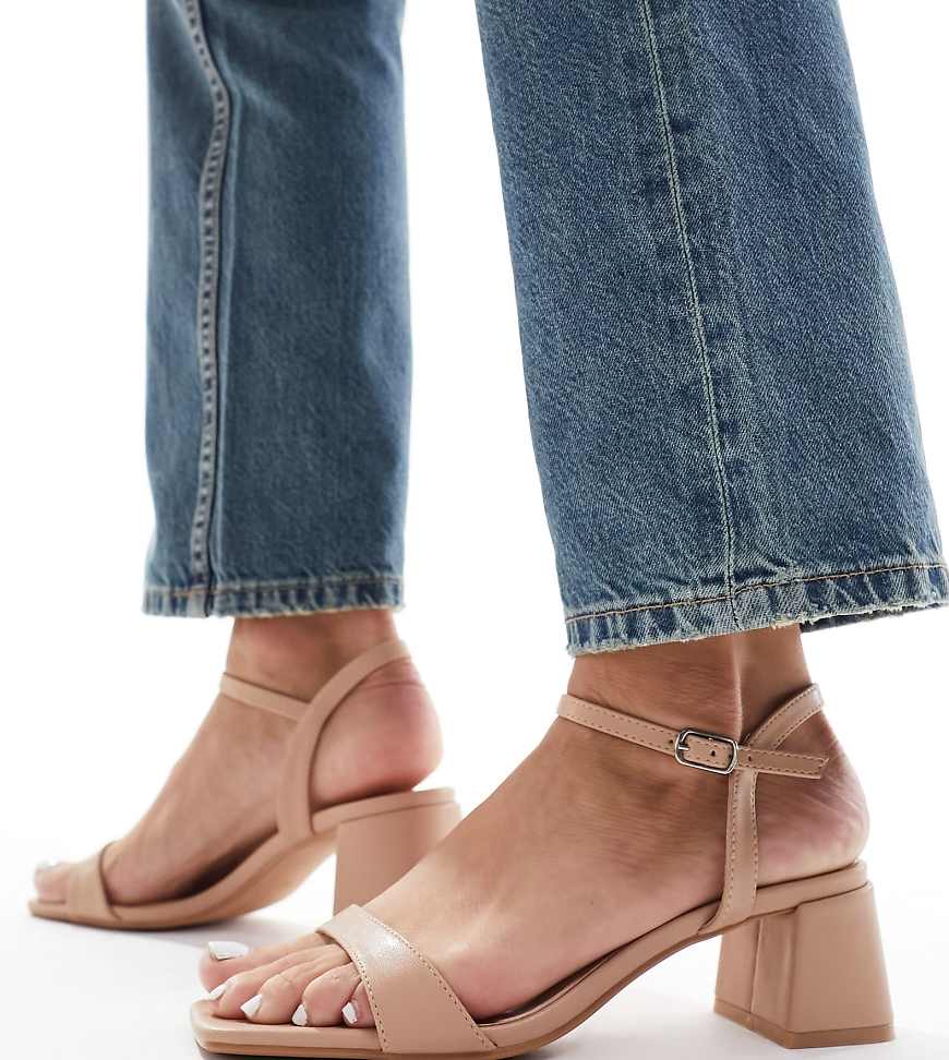 Glamorous Wide Fit - Sandaletten in Beige mit niedrigem Blockabsatz, weite Passform-Neutral von Glamorous Wide Fit