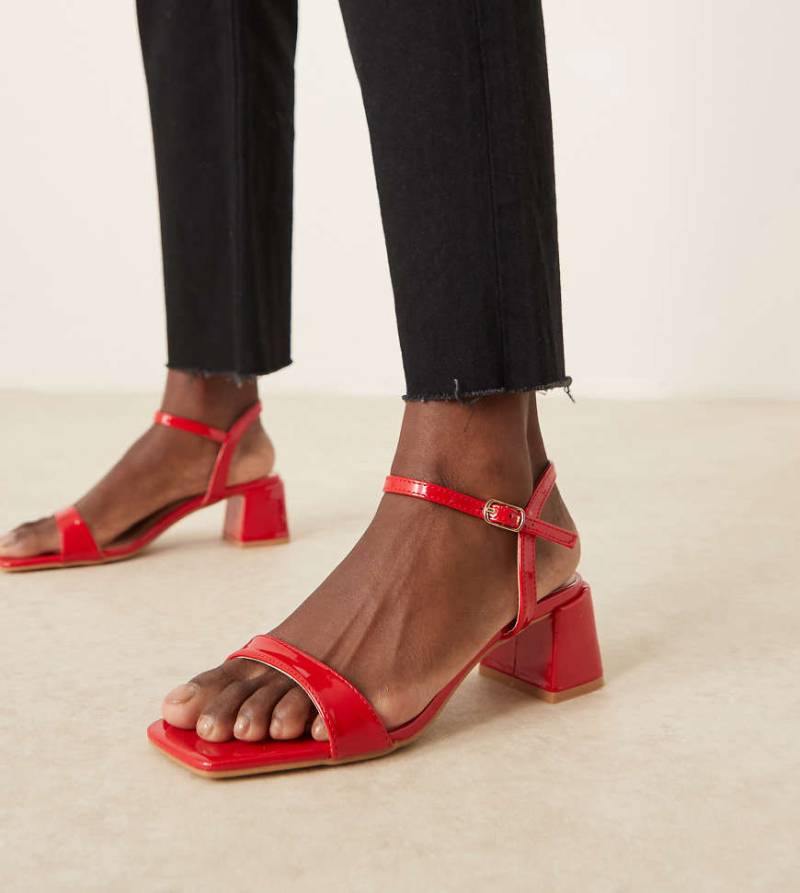 Glamorous Wide Fit - Sandaletten in Rot mit niedrigem Blockabsatz von Glamorous Wide Fit