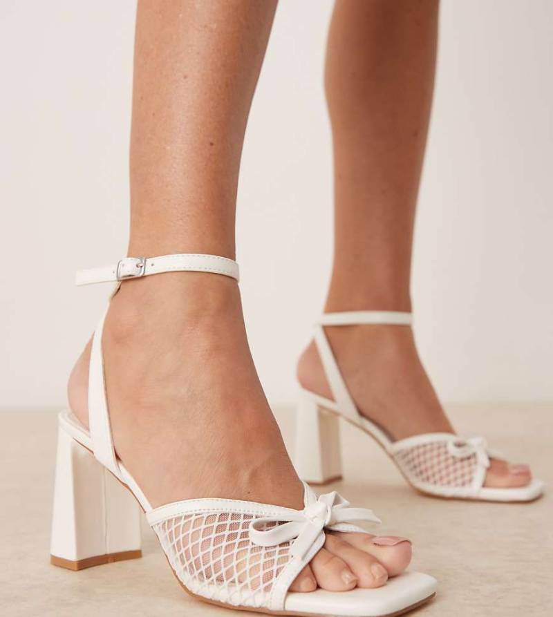 Glamorous Wide Fit - Sandaletten in Weiß mit mittelhohem Blockabsatz, weite Passform von Glamorous Wide Fit