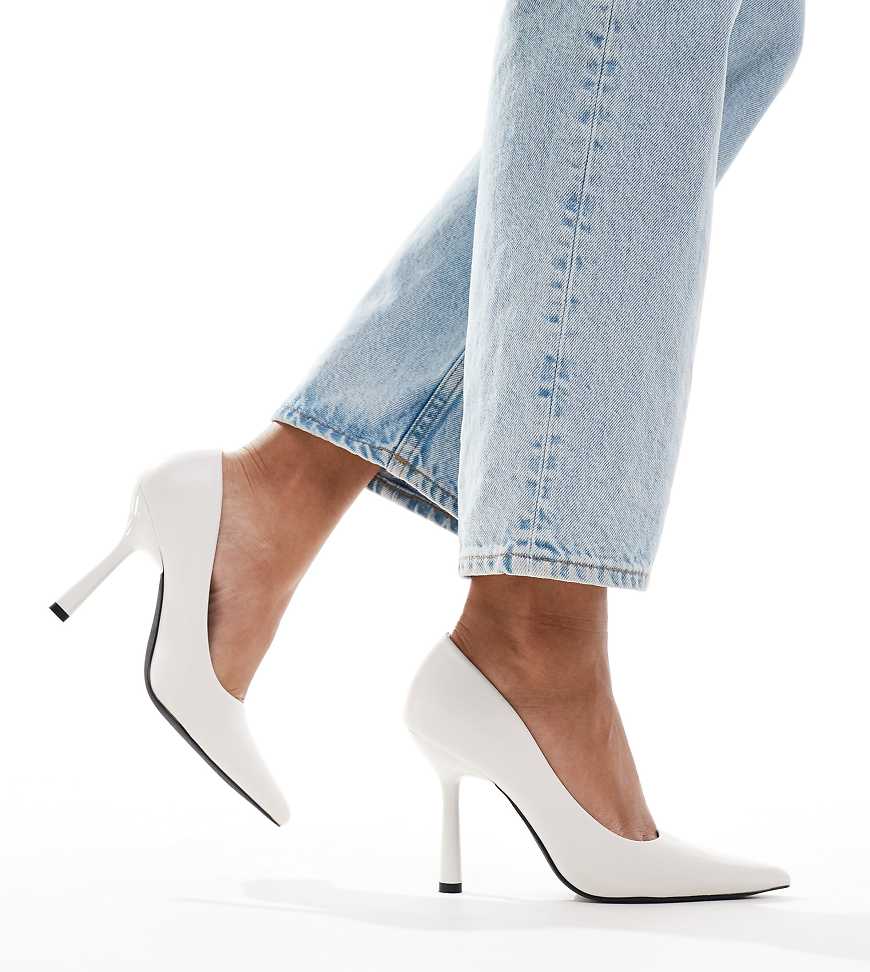 Glamorous Wide Fit - Spitze Pumps in Weiß mit hohem Absatz, weite Passform-Rot Glamorous Wide Fit - Spitze Pumps in Weiß mit hohem Absatz, weite Passform-Rot von Glamorous Wide Fit