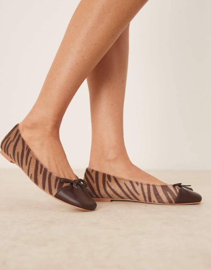 Glamorous - Ballerinas mit Zebramuster in Braun von Glamorous