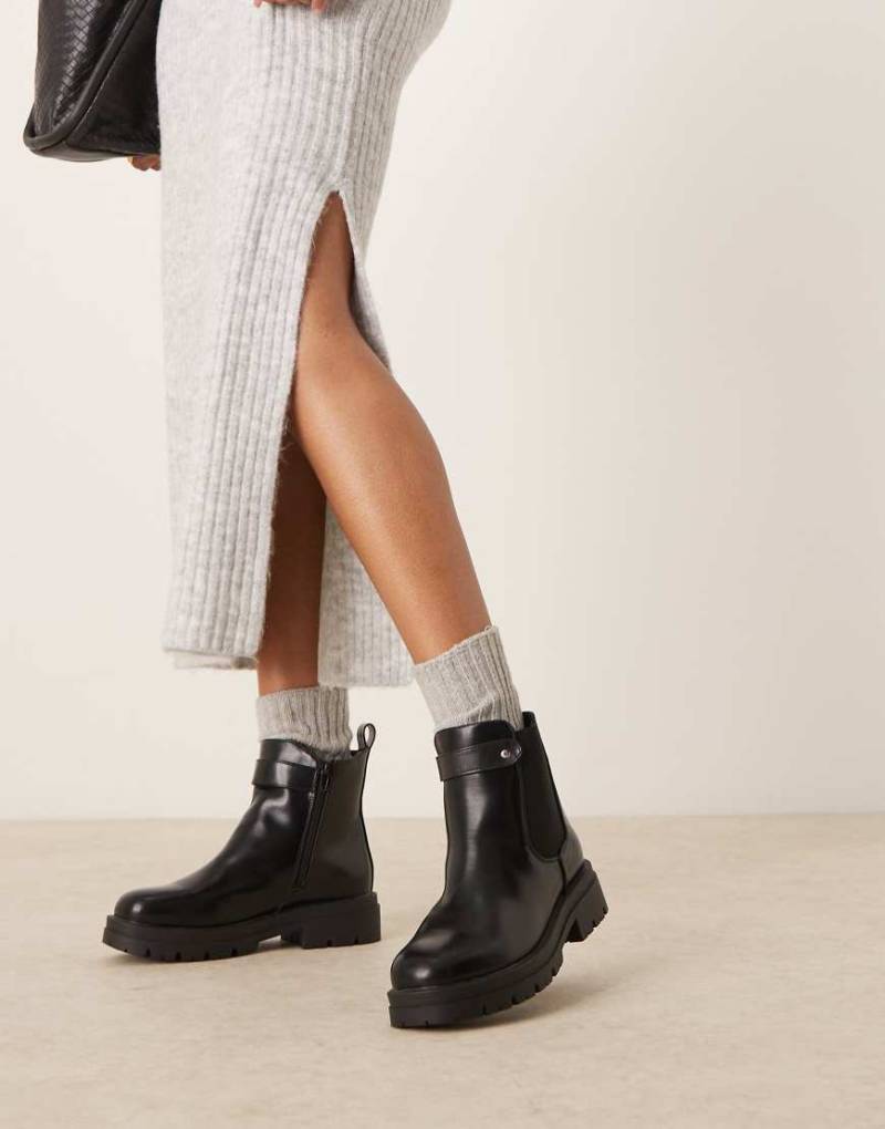 Glamorous - Chelsea-Stiefel in Schwarz mit dicker Sohle von Glamorous