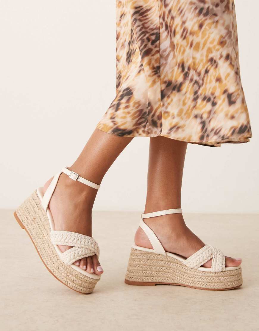 Glamorous Wide Fit - Beige Espadrilles-Sandaletten in Häkeloptik mit Plateausohle, weite Passform-Neutral von Glamorous Wide Fit