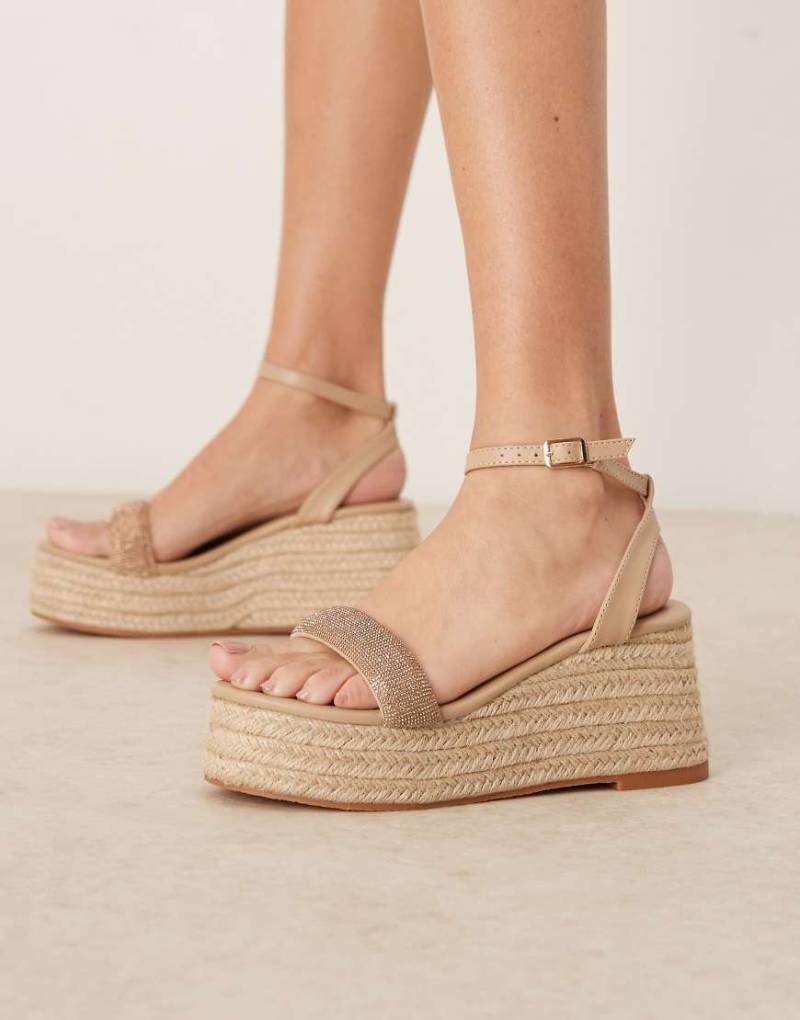 Glamorous - Espadrilles-Sandaletten mit goldenem Strassbesatz und Plateausohle-Goldfarben von Glamorous