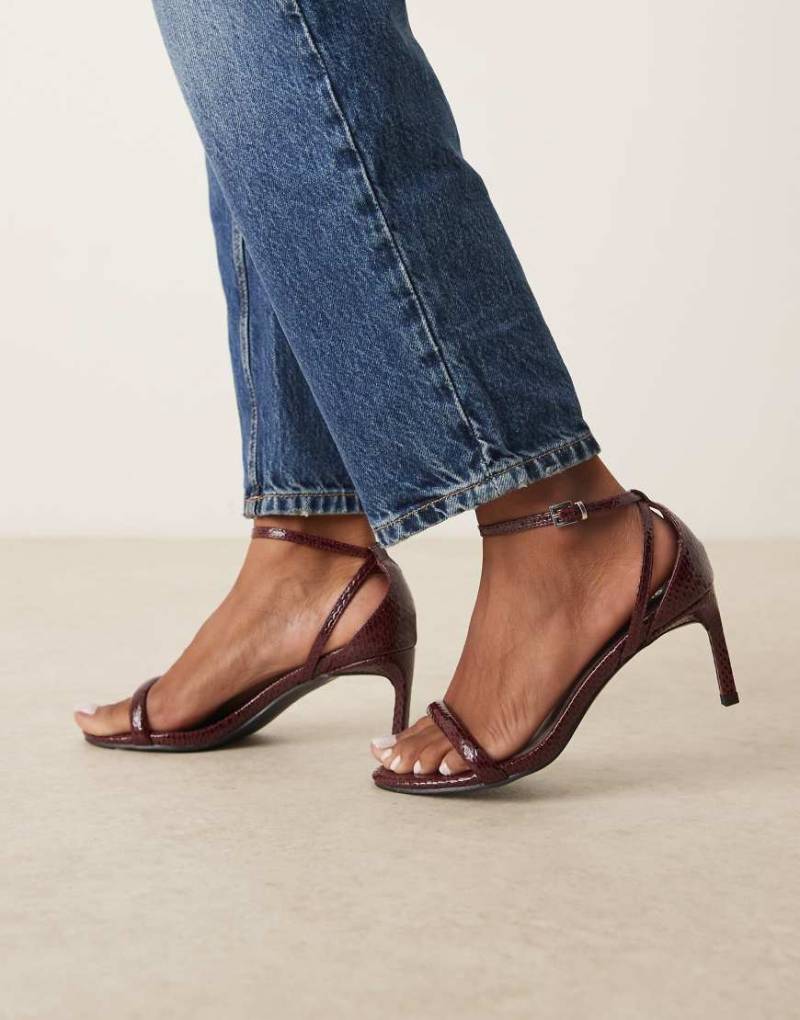 Glamorous - Filigrane Sandaletten in Kroko-Weinrot mit Absatz von Glamorous