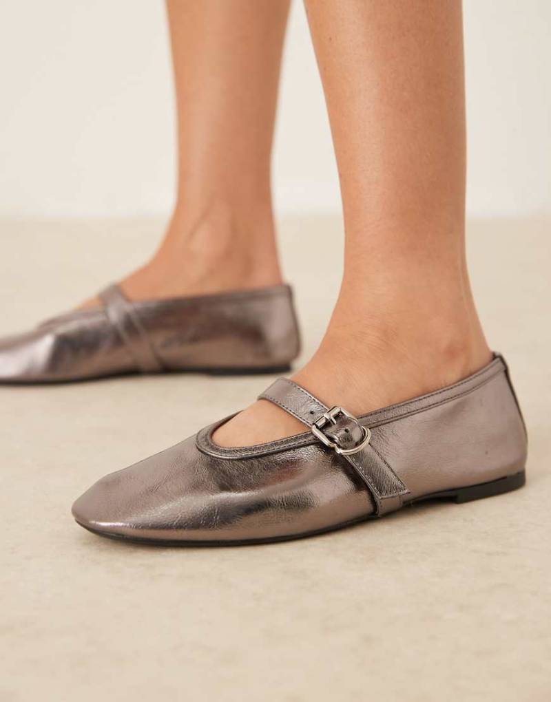 Glamorous - Flache Ballerinas in Bronze mit Riemchen mit Schnalle-Braun von Glamorous