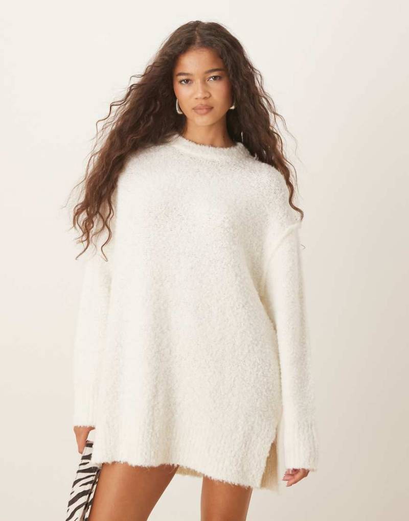 Glamorous - Flauschiges Pullover-Minikleid in Weiß von Glamorous