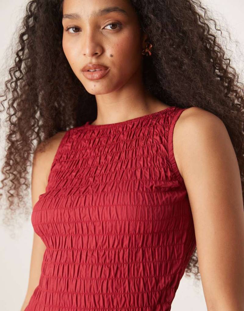 Glamorous - Gerafftes Top in Tiefrot mit Rüschenrand, Kombiteil von Glamorous