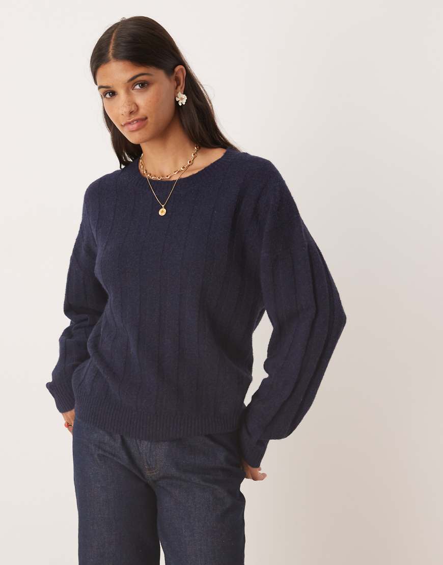 Glamorous - Gerippter Strickpullover in Marineblau von Glamorous