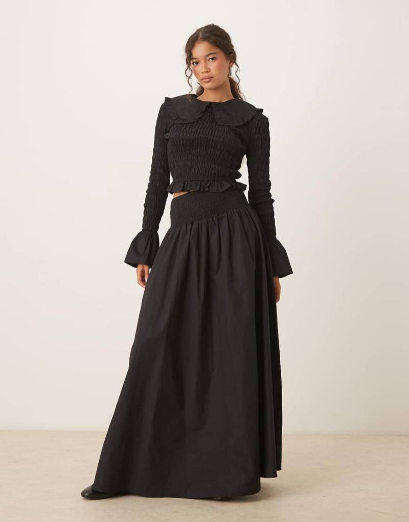 Glamorous - Gesmokter Maxirock in Schwarz mit tiefer Taille, Kombiteil von Glamorous