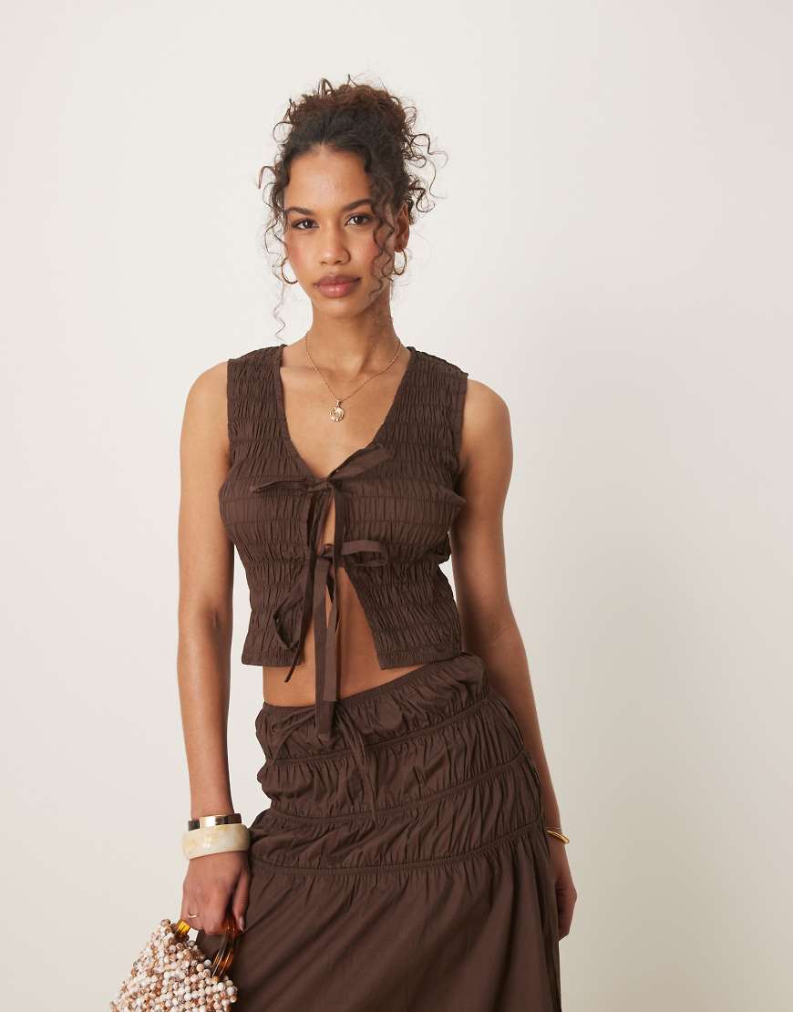 Glamorous - Gesmoktes Oberteil in Braun mit gebundener Vorderseite, Kombiteil von Glamorous