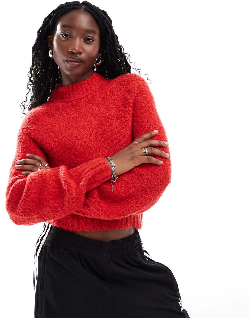 Glamorous - Grober Strickpullover in Rot mit kastigem Schnitt-Weiß von Glamorous