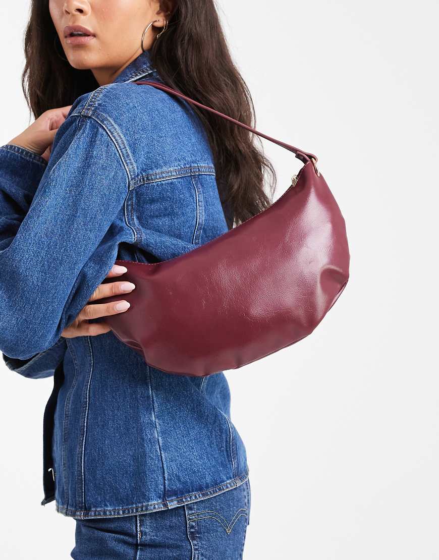 Glamorous - Halbmondförmige Schultertasche in Burgunderrot von Glamorous