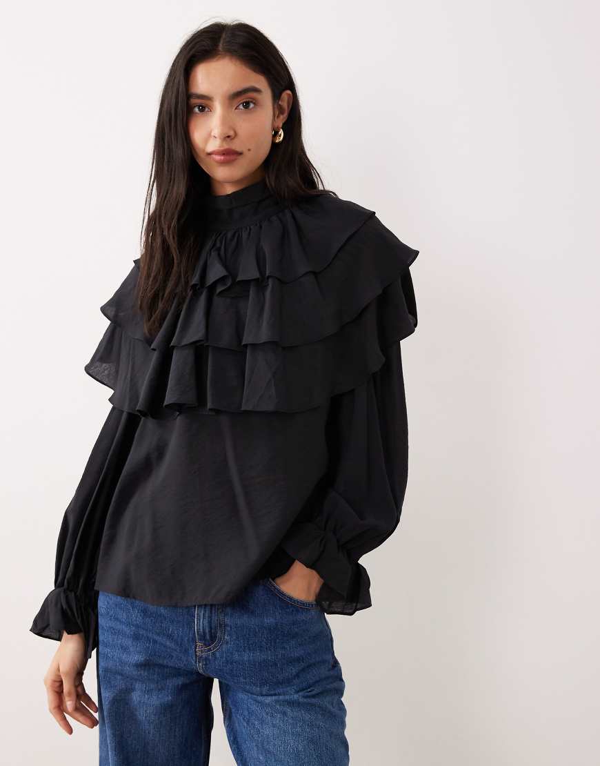 Glamorous - Hochgeschlossene Boho-Bluse in Schwarz mit Rüschen von Glamorous