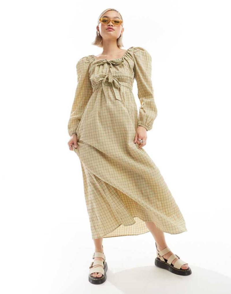 Glamorous - Kariertes Maxi-Hängerkleid in Grün mit Raffung und Schleifen vorn von Glamorous