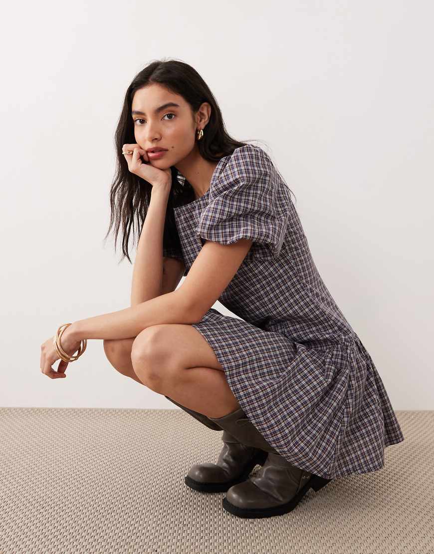 Glamorous - Kariertes Minikleid in Marineblau und Burgunderrot mit Puffärmeln und tiefer Taille-Bunt von Glamorous