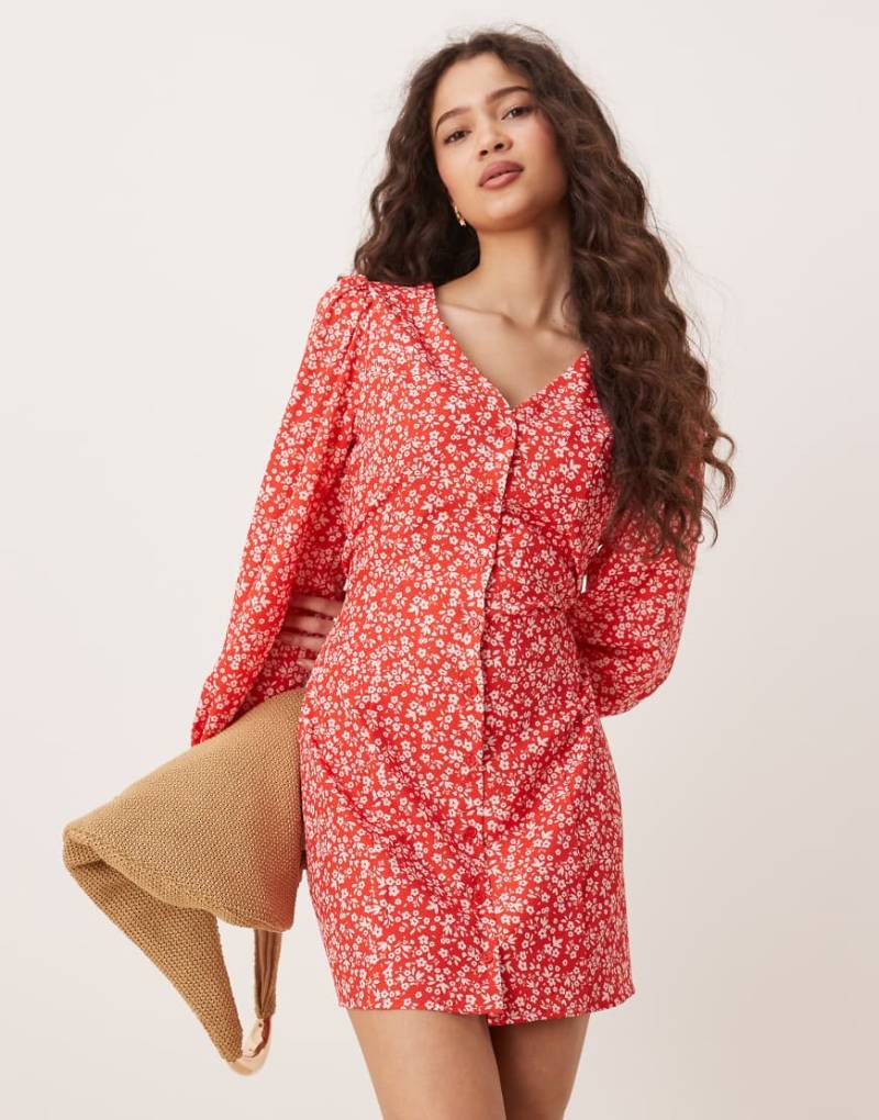 Glamorous - Langärmliges Freizeitkleid in Rot mit Blümchenmuster und Knopfleiste von Glamorous