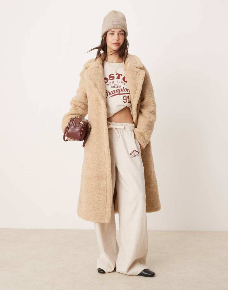 Glamorous - Langer Mantel aus Kunstpelz in Beige-Neutral von Glamorous