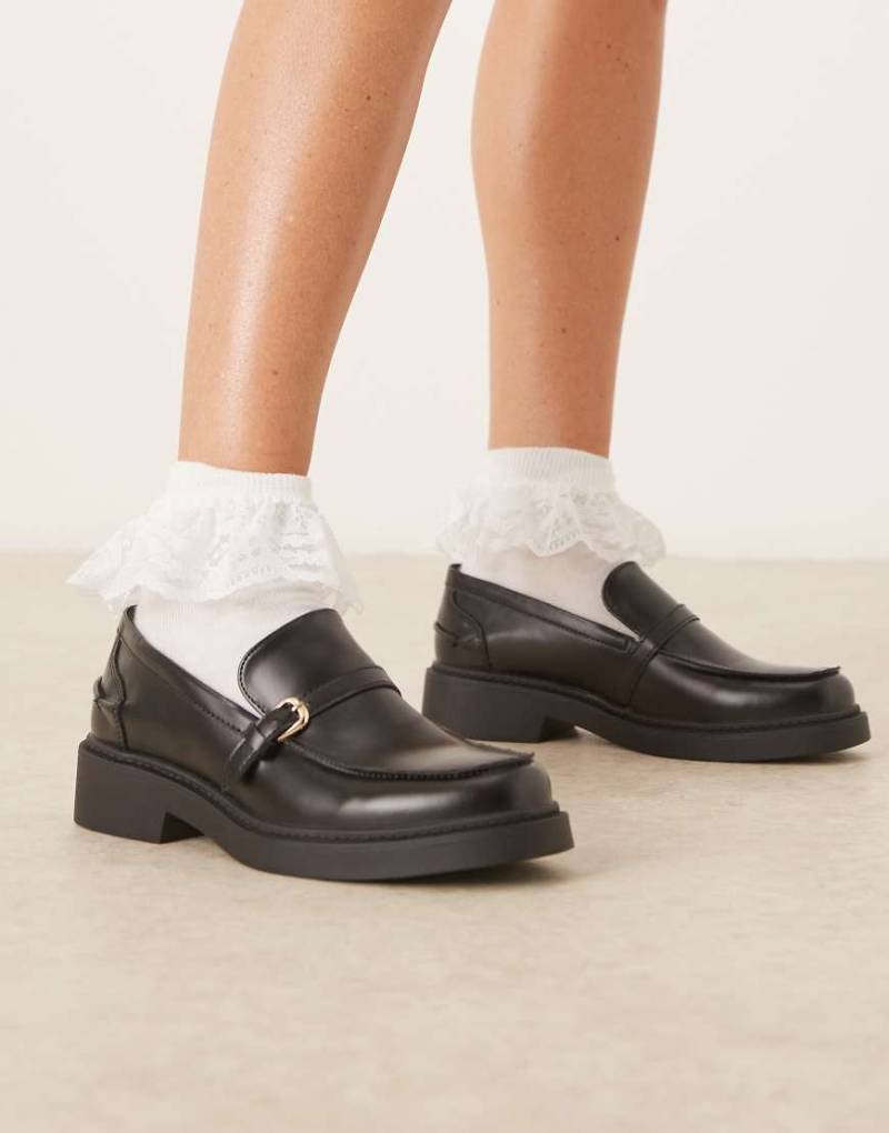 Glamorous - Loafer in Schwarz mit Schnallendetail von Glamorous