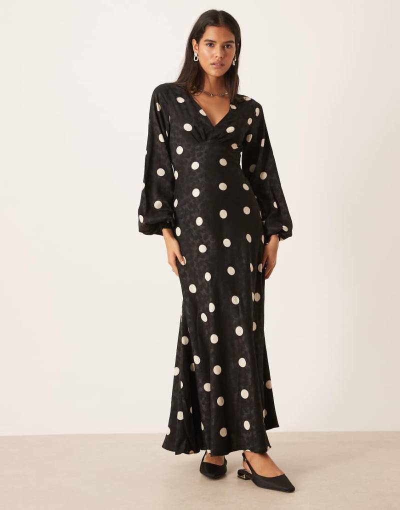 Glamorous - Maxikleid aus Jacquard in Schwarz mit V-Ausschnitt und Punkten von Glamorous