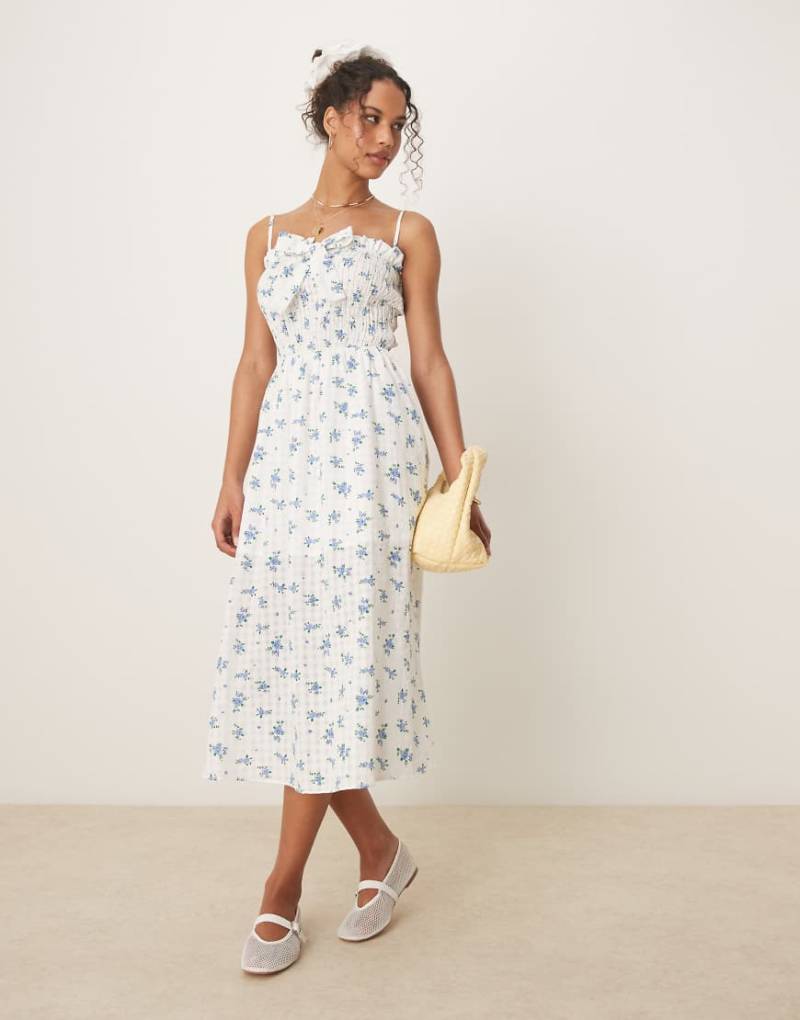 Glamorous - Maxikleid mit Spaghettiträgern, Zierschleife vorne und blauem Blumenmuster von Glamorous