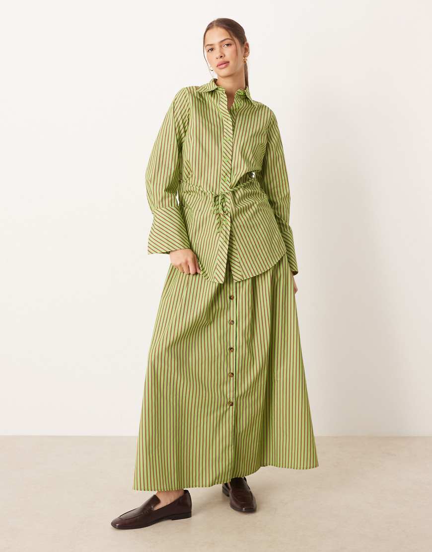 Glamorous - Maxirock aus Popeline in Grün und Rot gestreift mit Knopfleiste-Bunt von Glamorous