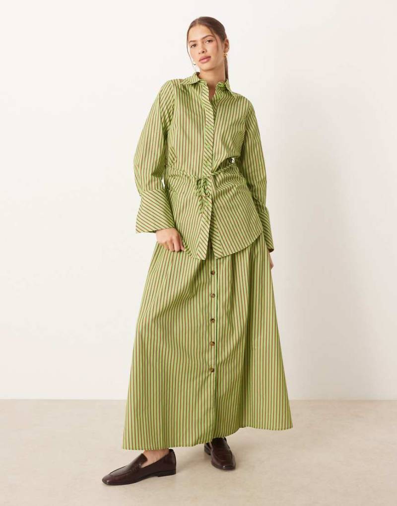 Glamorous - Maxirock aus Popeline in Grün und Rot gestreift mit Knopfleiste-Bunt von Glamorous