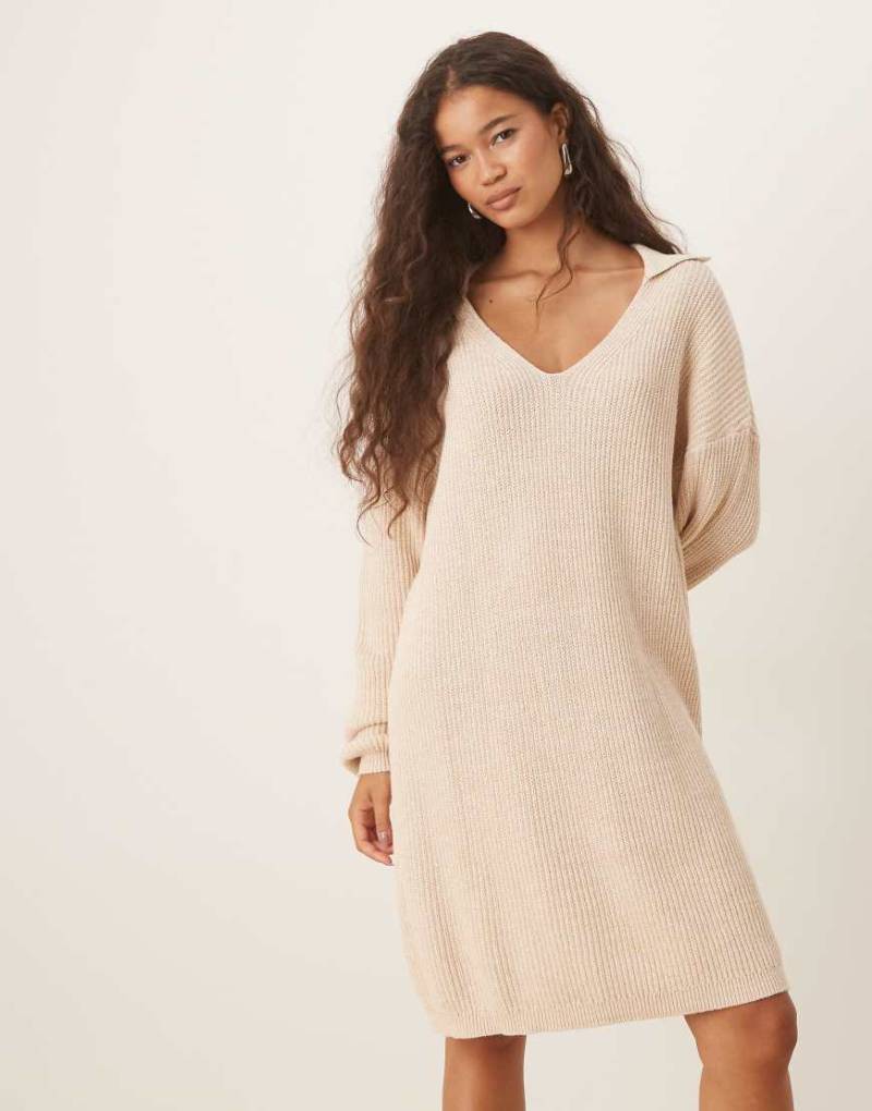 Glamorous - Midi-Pulloverkleid in meliertem Beige mit V-Ausschnitt-Neutral von Glamorous