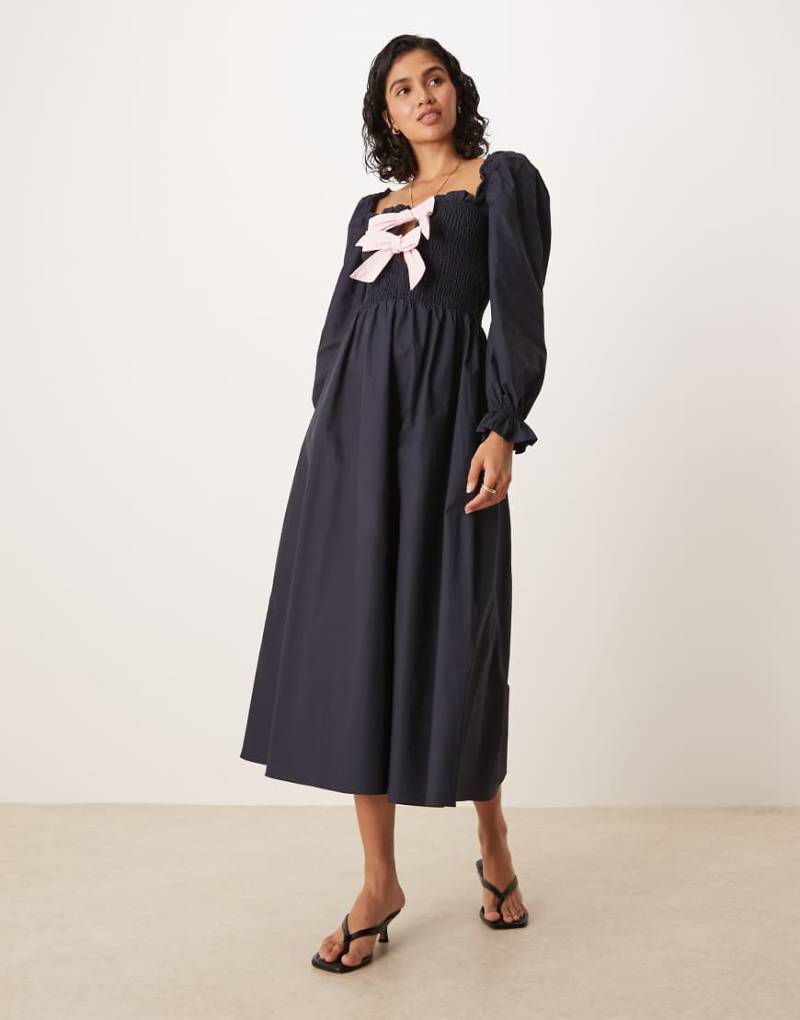 Glamorous - Midikleid in Marineblau mit Puffärmeln und Schleifen auf der Vorderseite von Glamorous