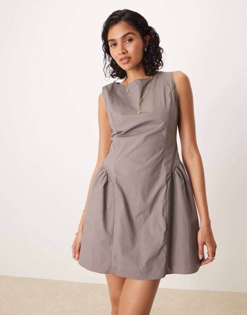 Glamorous - Mini-Etuikleid in Anthrazitbraun mit Hüftdetail-Grau von Glamorous