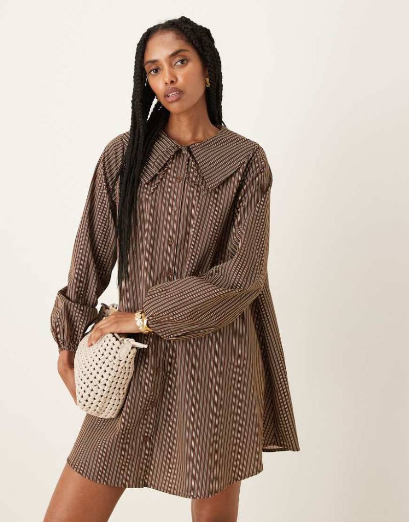 Glamorous - Mini-Hemdkleid aus Popeline in Braun und Buttermilchgelb gestreift-Bunt von Glamorous