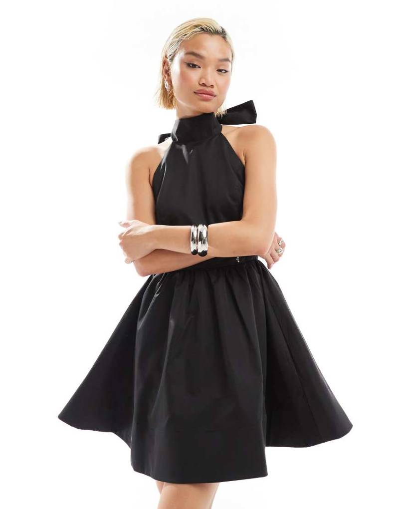 Glamorous - Mini-Skaterkleid in Schwarz mit Neckholder von Glamorous