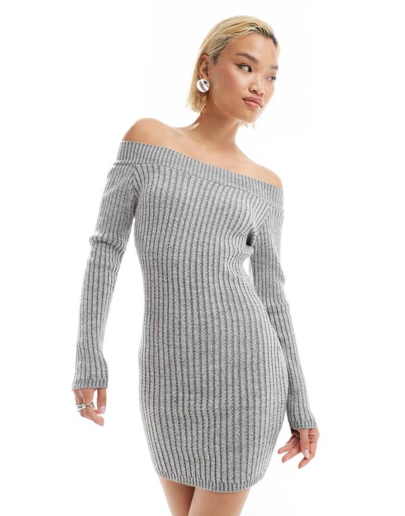 Glamorous - Mini-Strickkleid in Grau meliert mit U-Boot-Ausschnitt von Glamorous