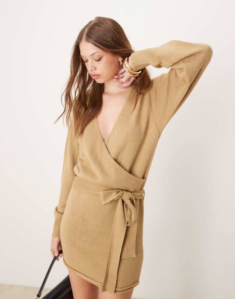 Glamorous - Mini-Wickelkleid aus Strick in Khaki-Grün von Glamorous