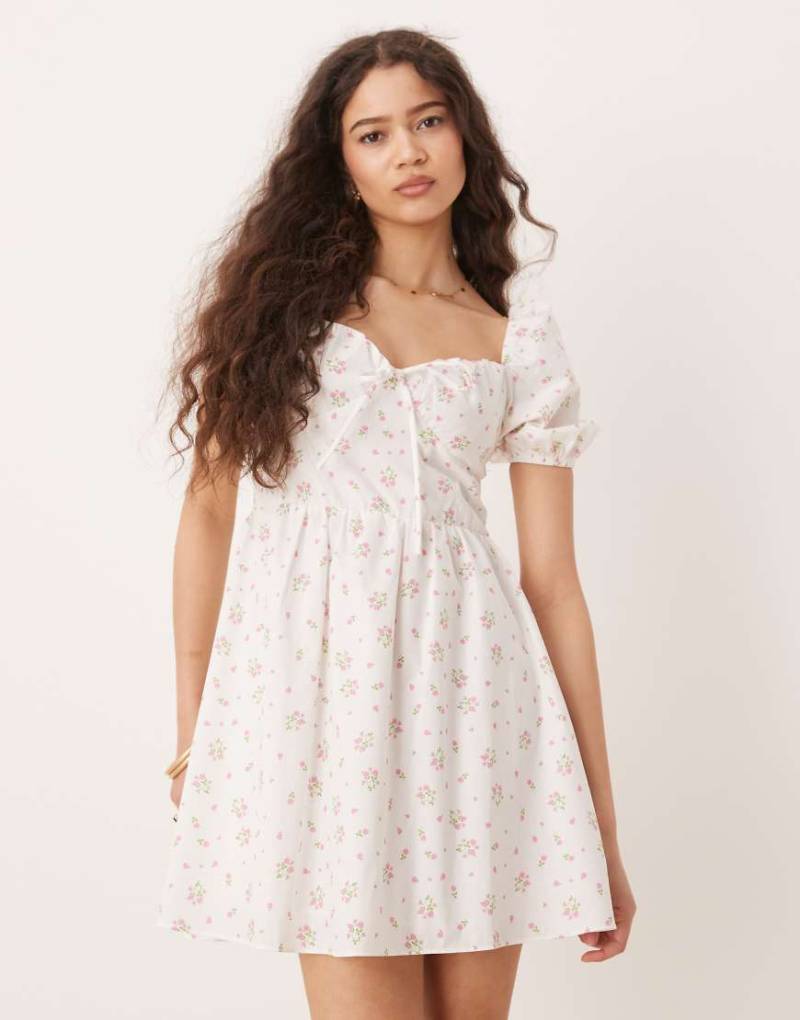 Glamorous - Minikleid in Rosa mit Milchmädchen-Ausschnitt, Puffärmeln und Blümchenmuster von Glamorous