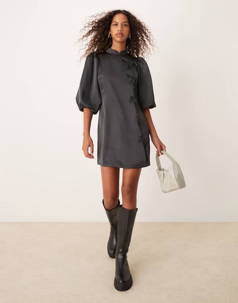 Glamorous - Minikleid in Schwarz mit Puffärmeln und seitlichem Bindedetail-Grau von Glamorous