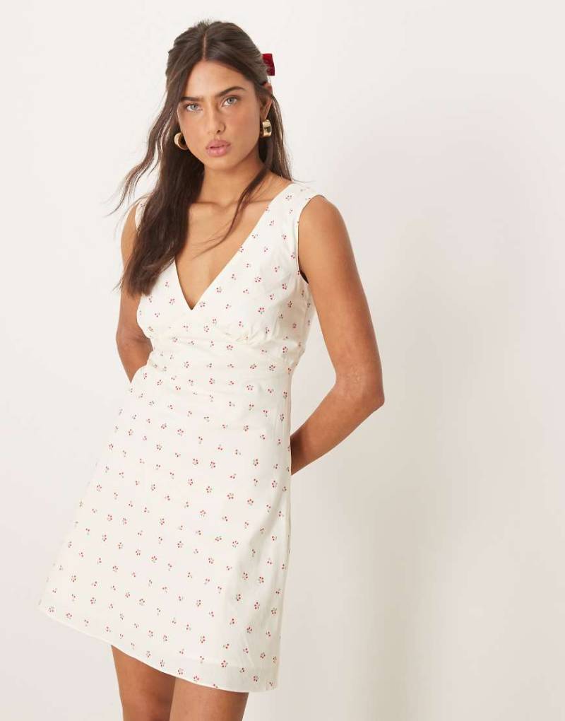 Glamorous - Minikleid mit Kirschprint und V-Ausschnitt-Bunt von Glamorous