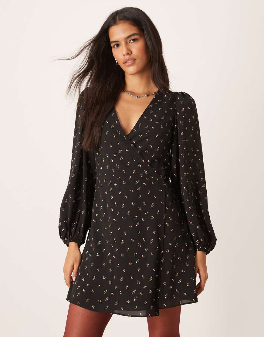 Glamorous - Minikleid mit Puffärmeln im Stil der 70er, V-Ausschnitt und mehrfarbigem Blumenmuster-Bunt von Glamorous