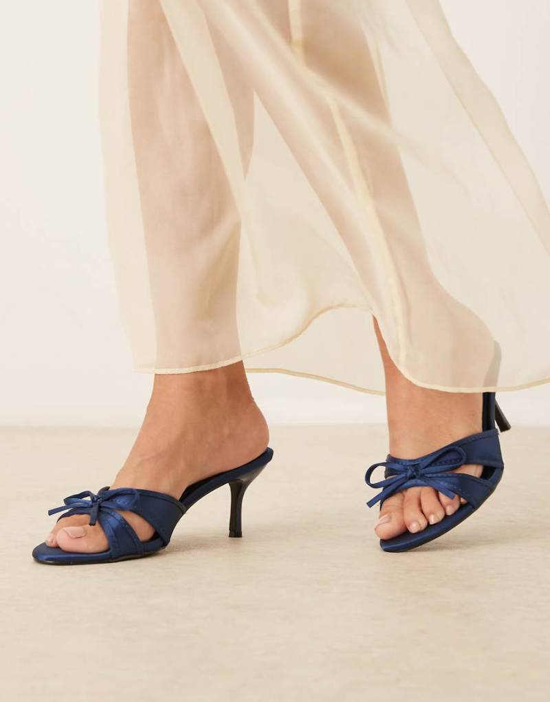 Glamorous - Mules-Sandaletten mit Satin in Marineblau mit Absatz von Glamorous